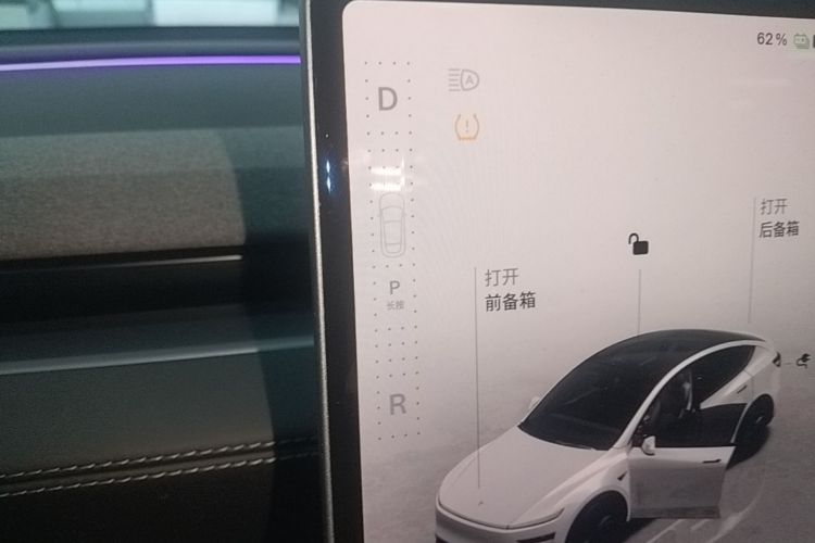 Tesla Model Y 2025 #14 Tesla Model Y 2025 car image #14