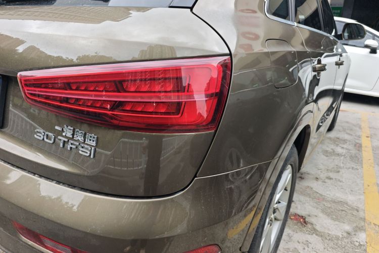 Audi Q3 2019 car image #8