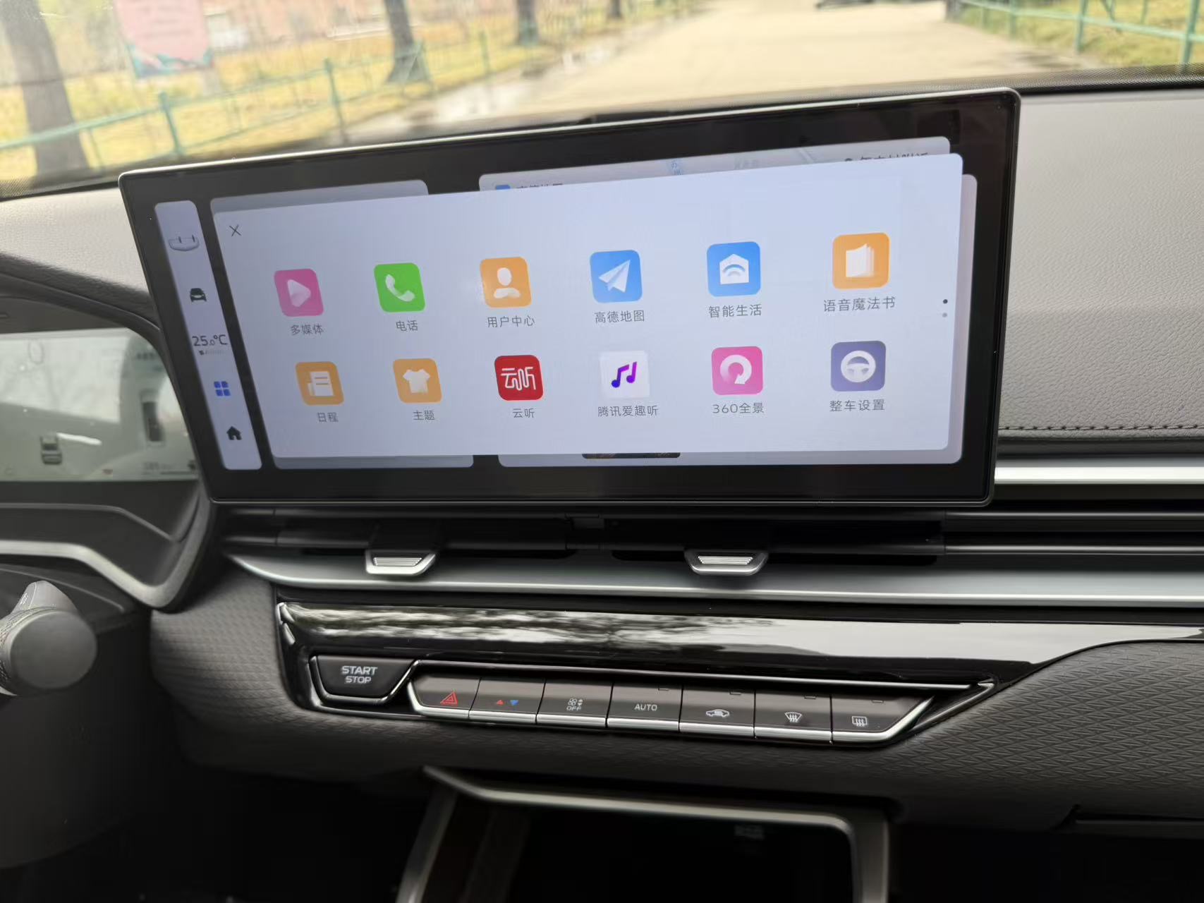 GEELY Emgrand 2026 car image #9