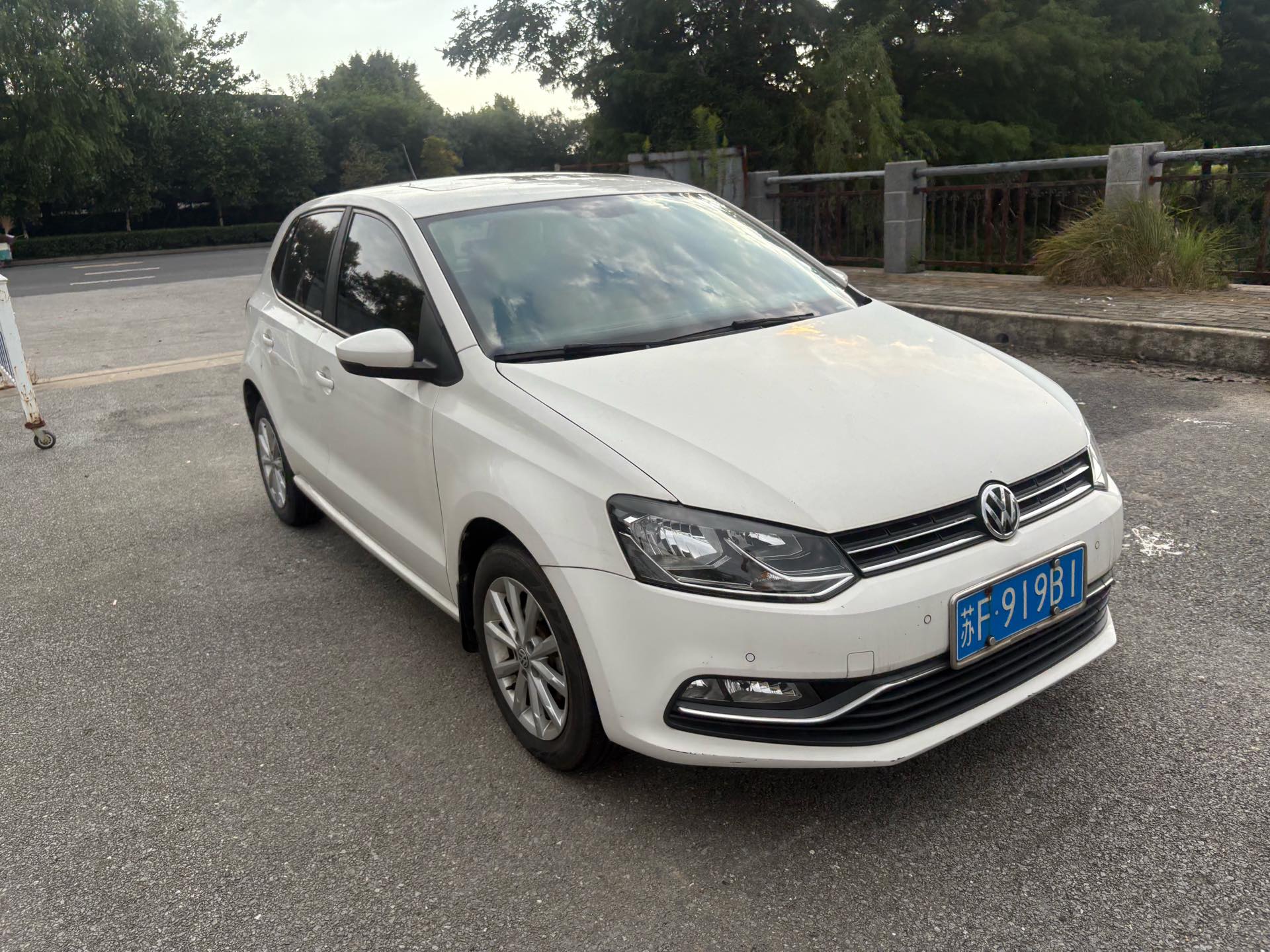 Volkswagen Polo 2015 car image #3