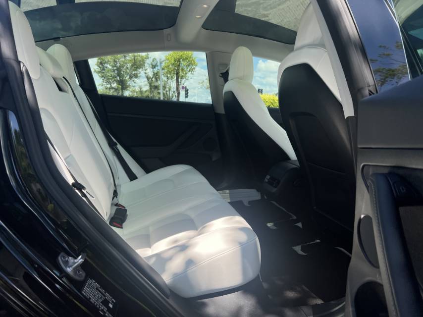 Tesla Model 3 2023 car image #10