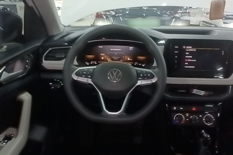Volkswagen Tharu 2025 car image #15