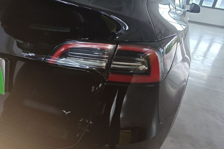 Tesla Model Y 2022 immagine di auto #8