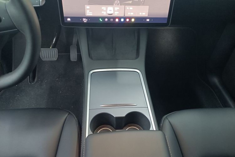 Tesla Model Y 2022 #14 Tesla Model Y 2022 car image #14