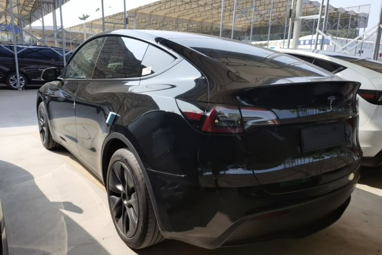 Tesla Model Y 2024 #5 Tesla Model Y 2024 immagine di auto #5