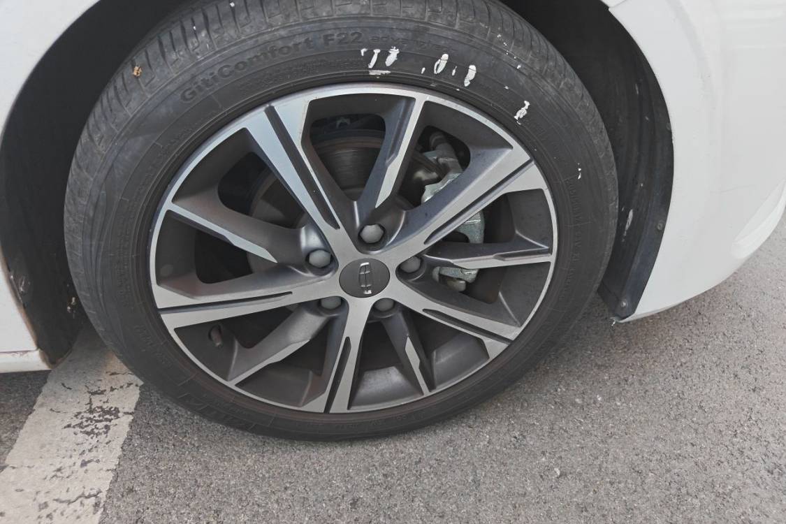GEELY Emgrand 2021 car image #9