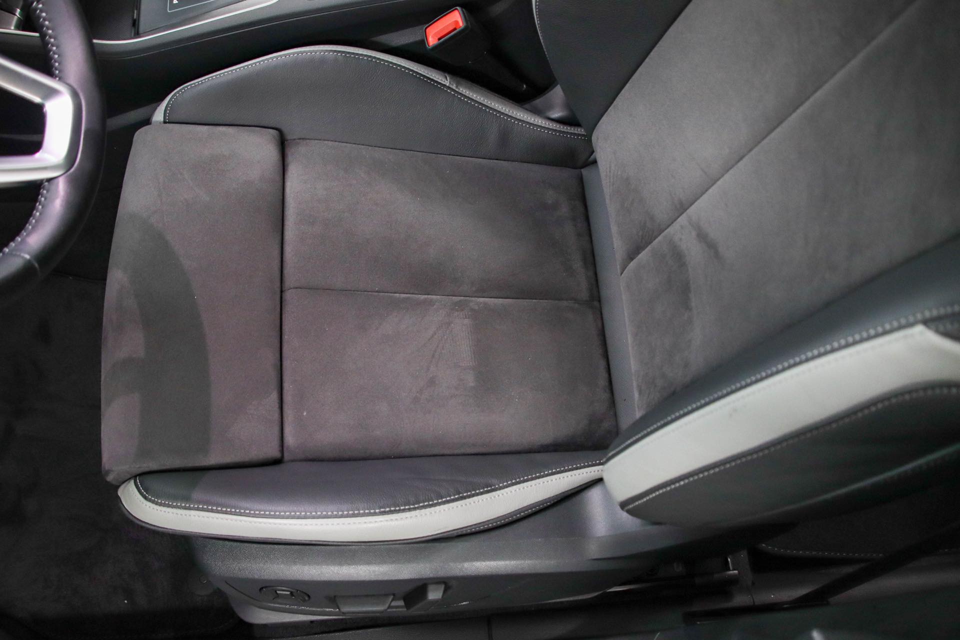 Audi Q3 2022 car image #13