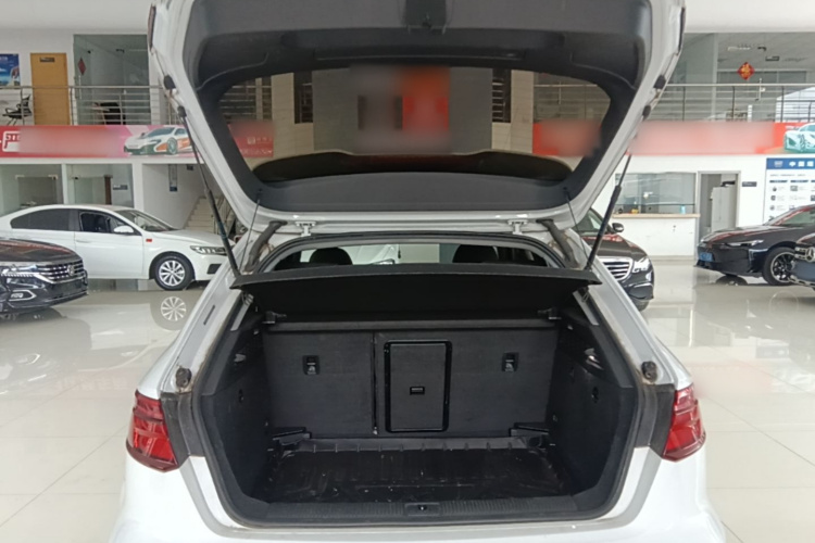 Audi A3 2018 car image #19