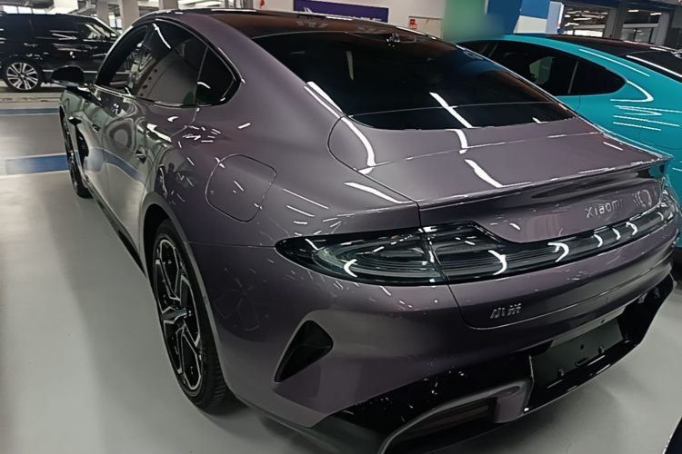MI SU7 2024 immagine di auto #7