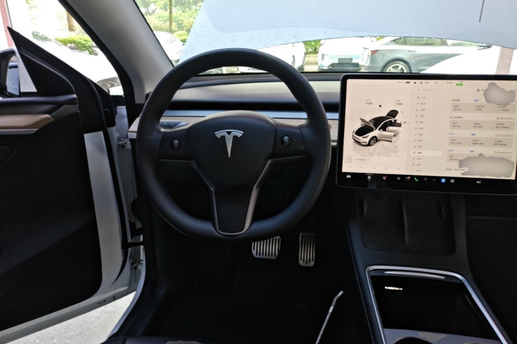Tesla Model Y 2023 #15 Tesla Model Y 2023 car image #15
