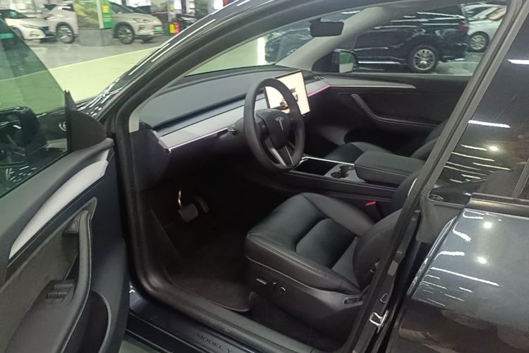 Tesla Model Y 2024 #16 Tesla Model Y 2024 car image #16