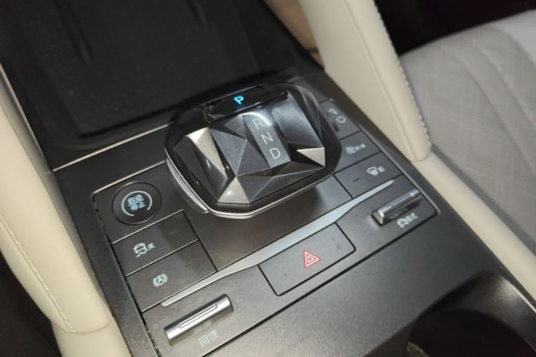 BYD YuanUP 2024 #14 BYD YuanUP 2024 car image #14