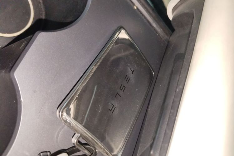 Tesla Model Y 2021 car image #9