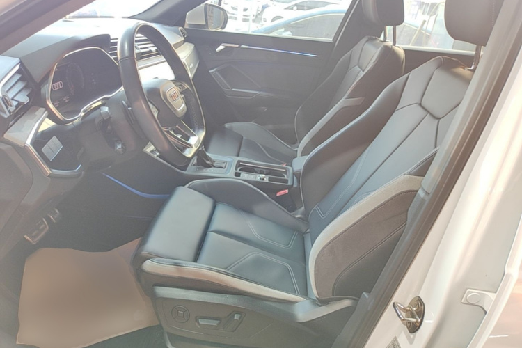 Audi Q3 2024 car image #15
