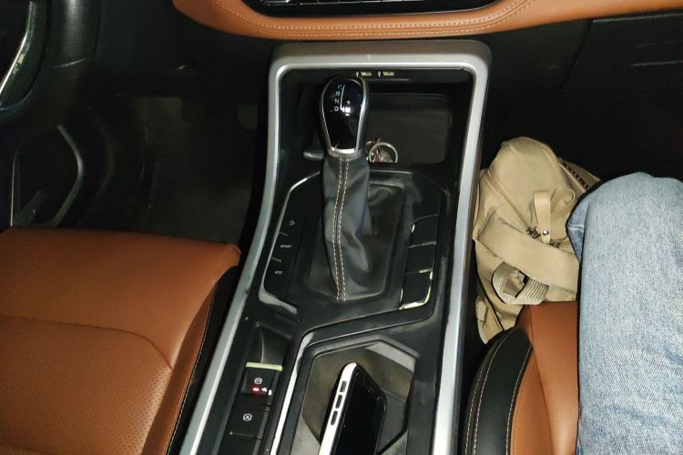 GEELY Vision X6 2020 immagine di auto #14