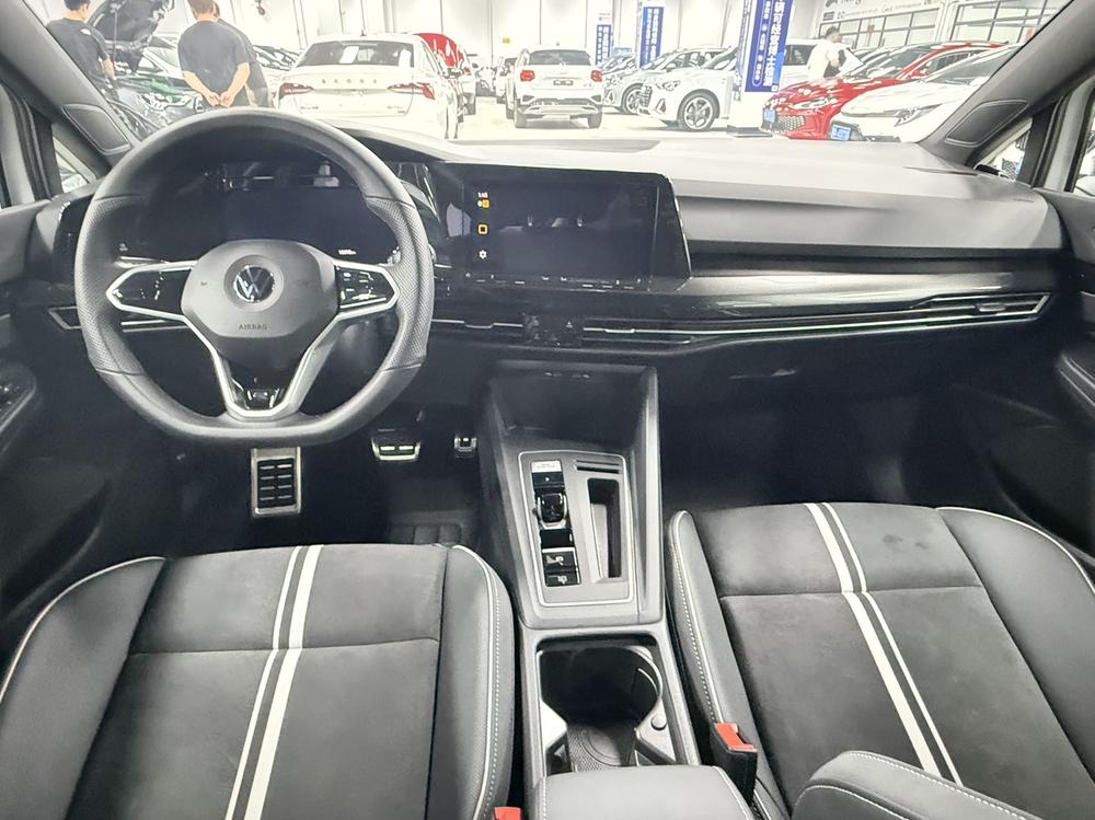 Volkswagen Golf 2021 car image #12