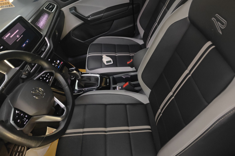 Volkswagen T-Roc 2023 car image #15