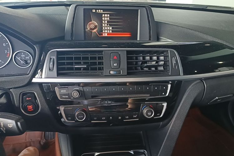 BMW 3 Series 2017 car image #13