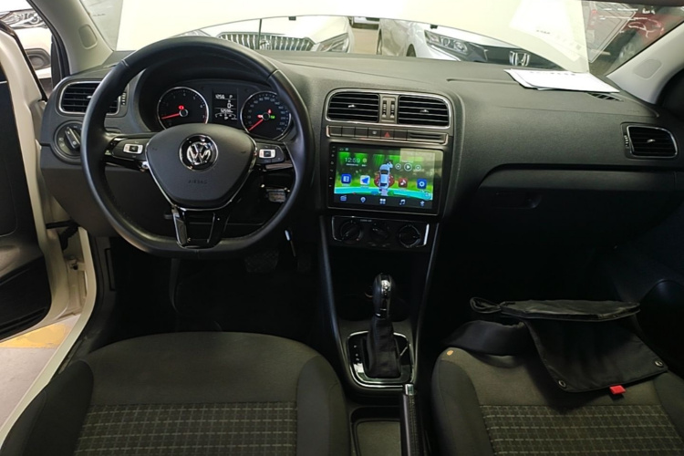 Volkswagen Polo 2018 car image #11