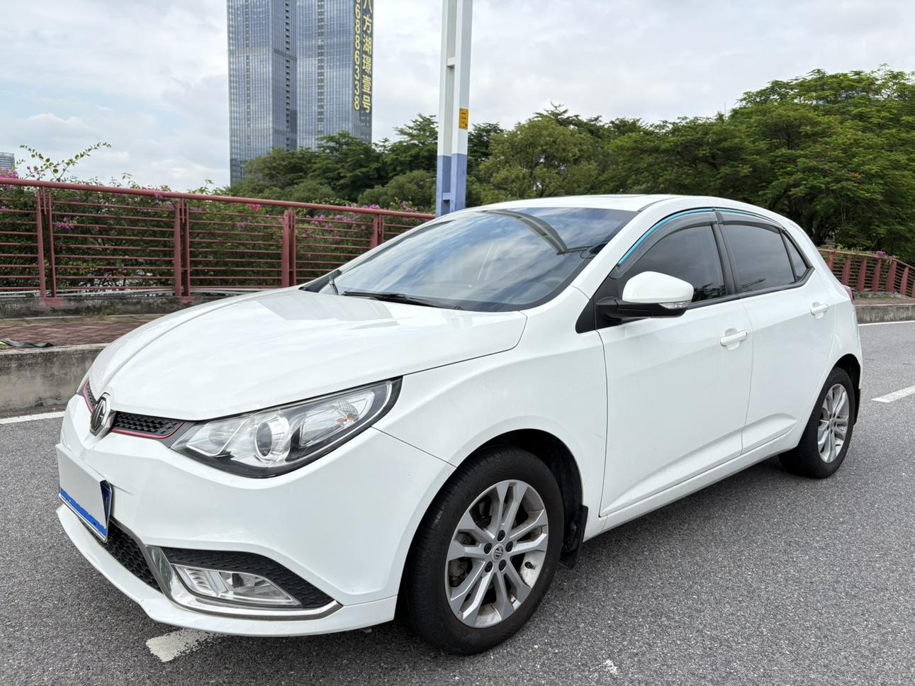 MG 5 2015 MG 5 2015 car image