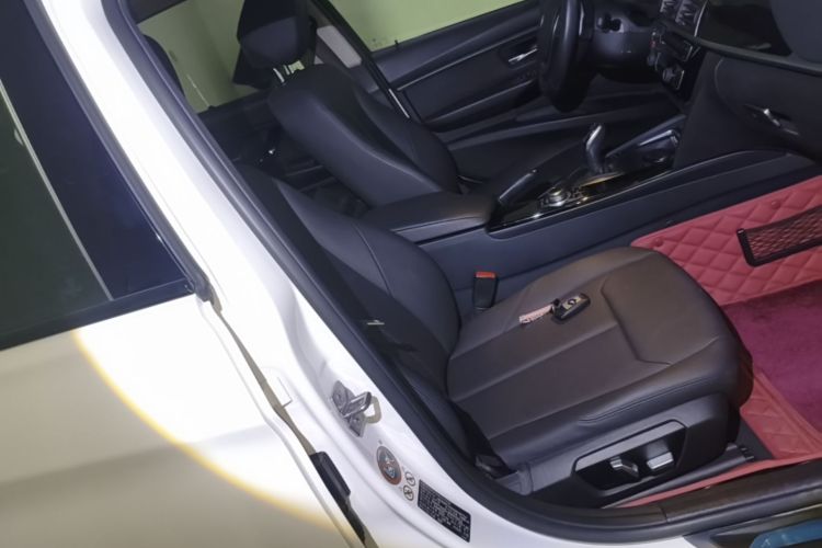 BMW 3 Series 2017 car image #24