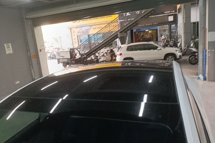 Tesla Model Y 2025 car image #25