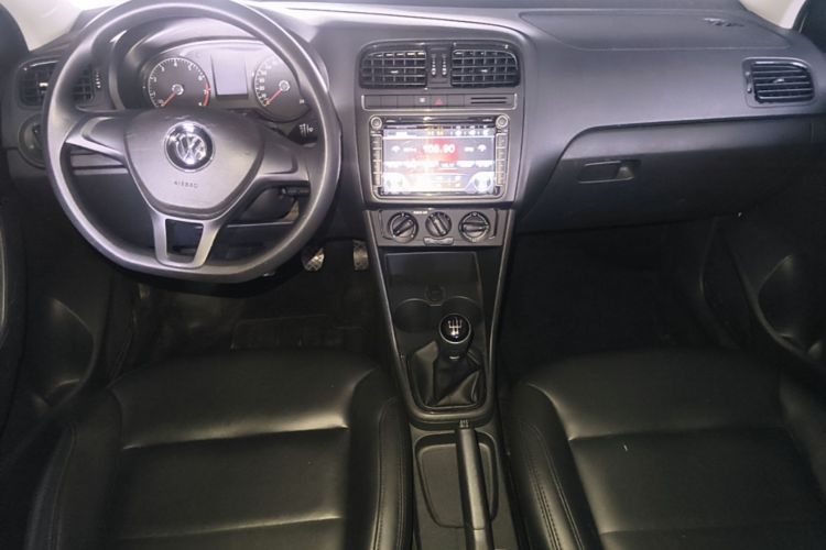 Volkswagen Polo 2016 car image #10