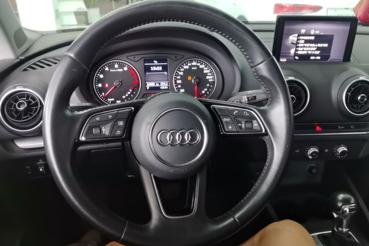 Audi A3 2019 car image #11
