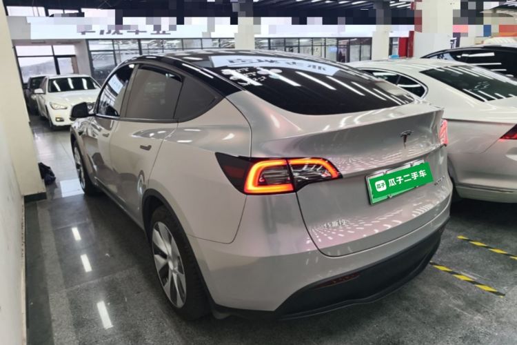 Tesla Model Y 2023 #5 Tesla Model Y 2023 car image #5