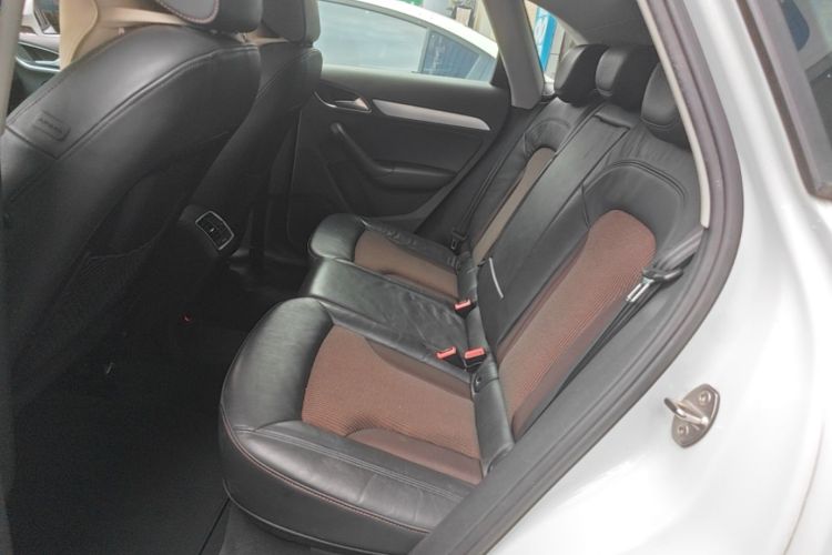 Audi Q3 2017 car image #17