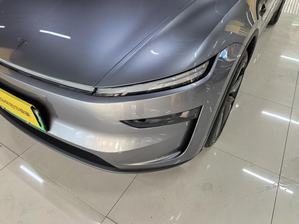 Tesla Model Y 2025 car image #8