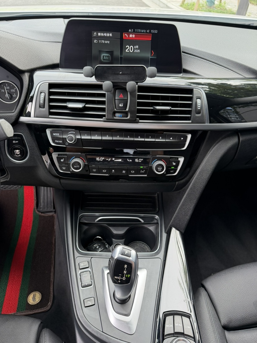 BMW 3 Series 2018 car image #8