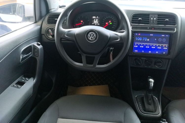 Volkswagen Polo 2017 car image #15