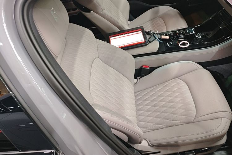 BYD Han 2025 car image #24
