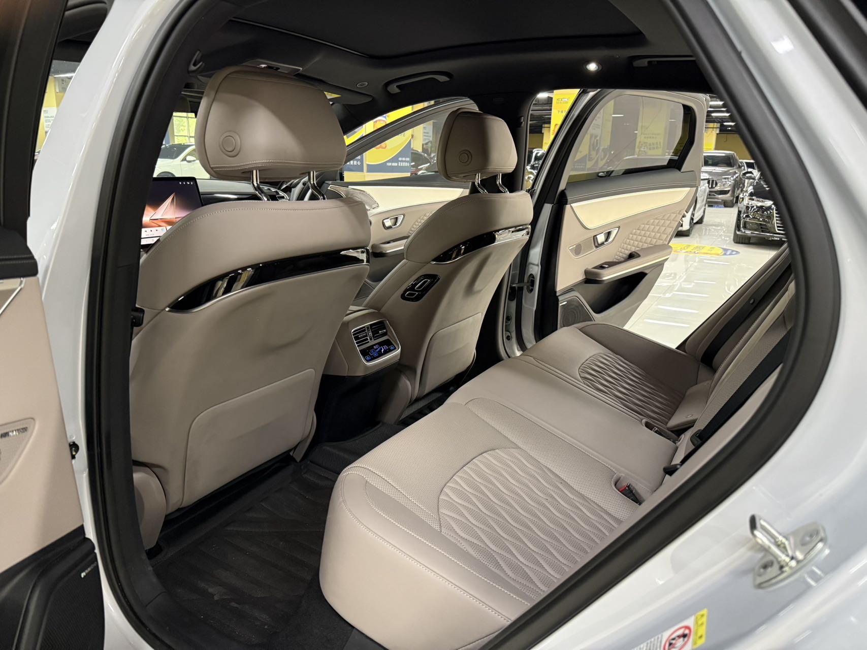 BYD Han 2024 car image #7