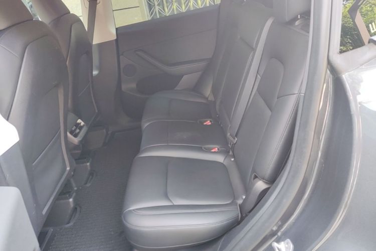 Tesla Model Y 2022 car image #17
