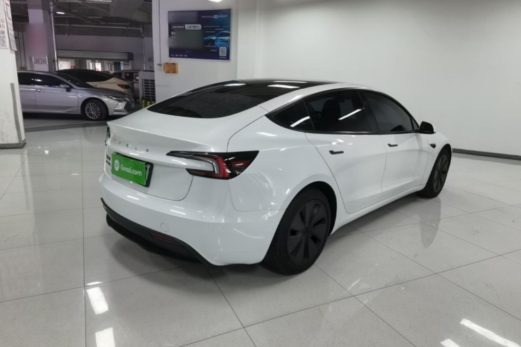Tesla Model 3 2026 car image #5