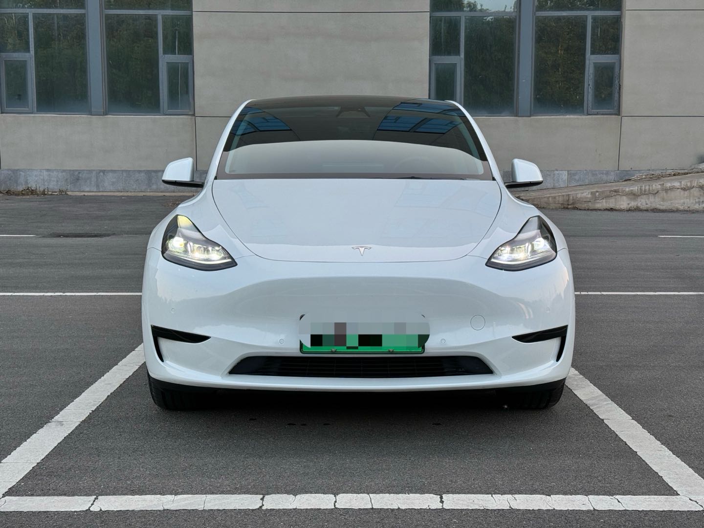 Tesla Model Y 2023 #4 Tesla Model Y 2023 car image #4