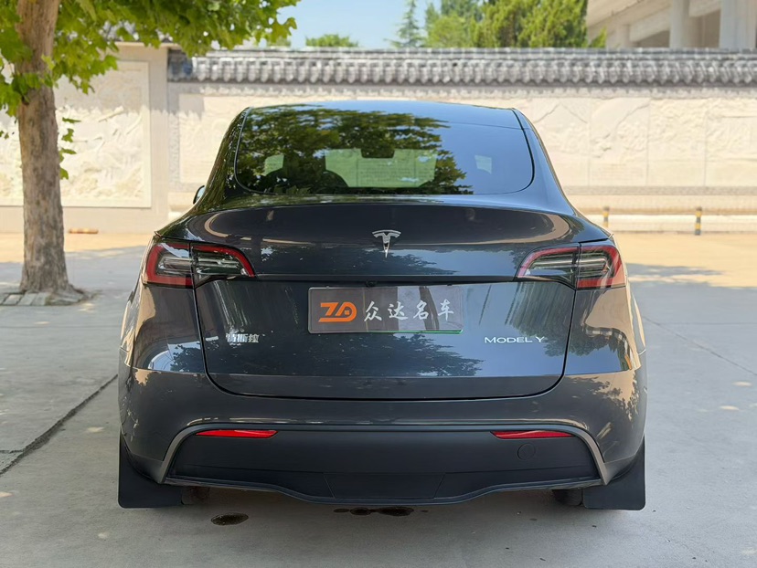 Tesla Model Y 2024 #7 Tesla Model Y 2024 car image #7