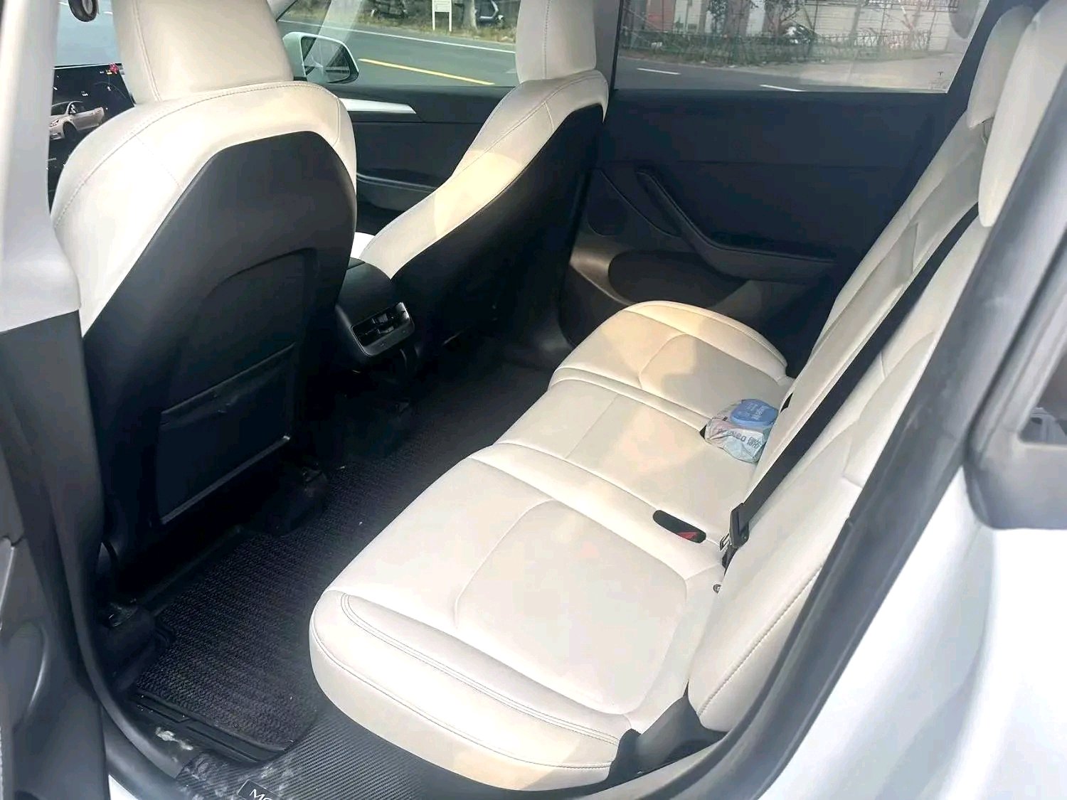 Tesla Model Y 2023 #4 Tesla Model Y 2023 car image #4