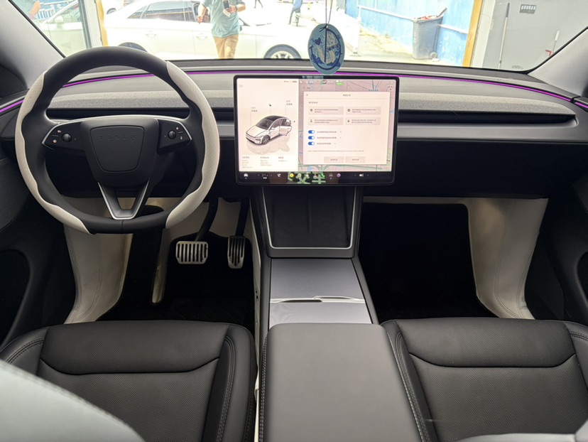 Tesla Model Y 2025 #7 Tesla Model Y 2025 car image #7