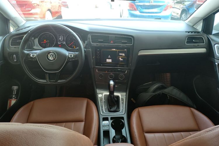 Volkswagen Golf 2020 car image #10