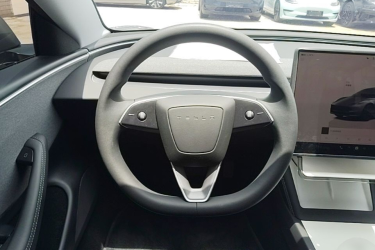 Tesla Model 3 2024 car image #11