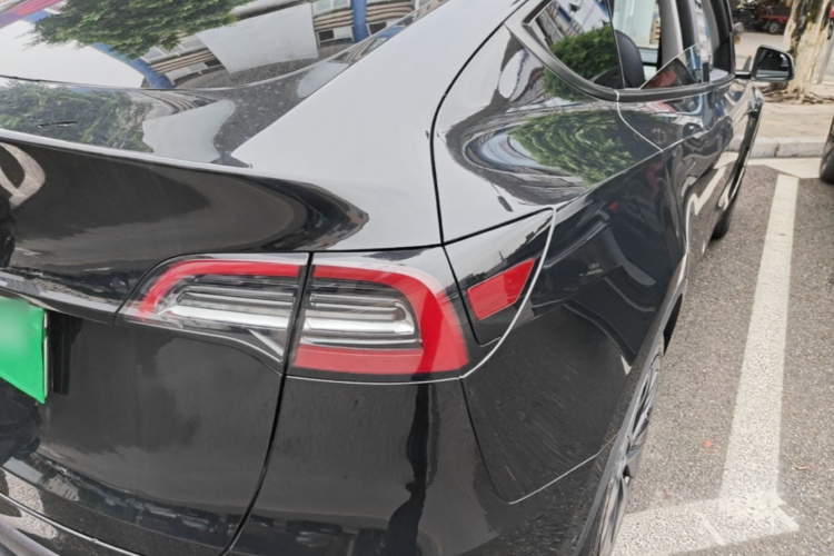 Tesla Model Y 2023 #8 Tesla Model Y 2023 car image #8
