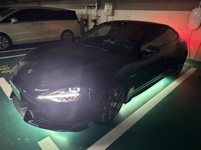 MI SU7 Ultra 2025 car image 