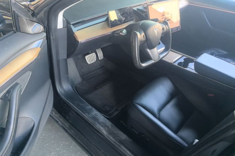 Tesla Model 3 2022 car image #16