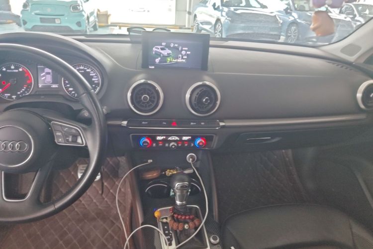 Audi A3 2019 car image #13