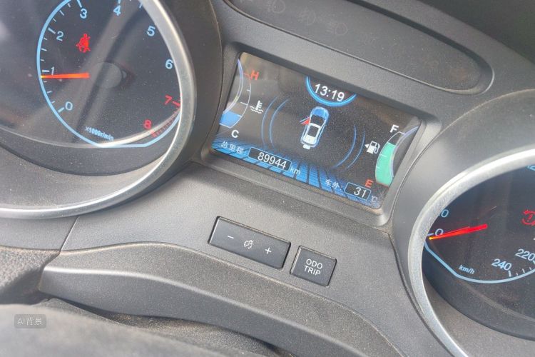 BYD Yuan 2016 #14 BYD Yuan 2016 car image #14
