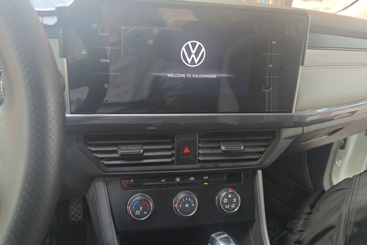 Volkswagen Bora 2022 car image #13