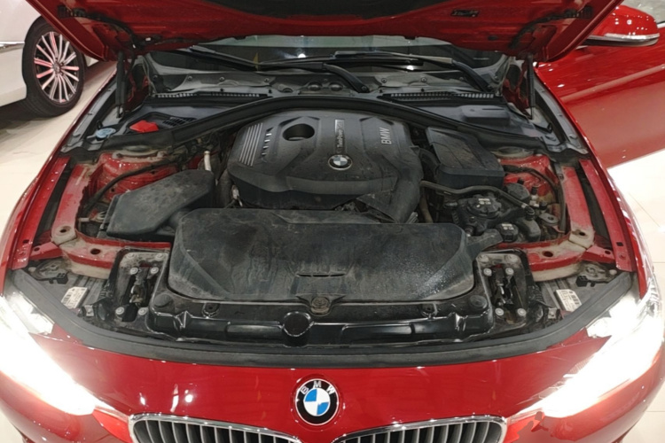 BMW 3 Series 2018 car image #20